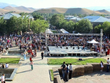 Կայացավ_«Նավասարդ»_հայ_իրանական_մշակութային_խոհանոցային_փառատոնը (1)