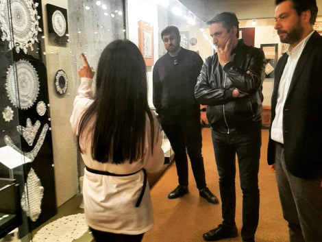 Հունաստանի խորհրդարանի պատգամավորները Ժողովրդական արվեստների թանգարանում