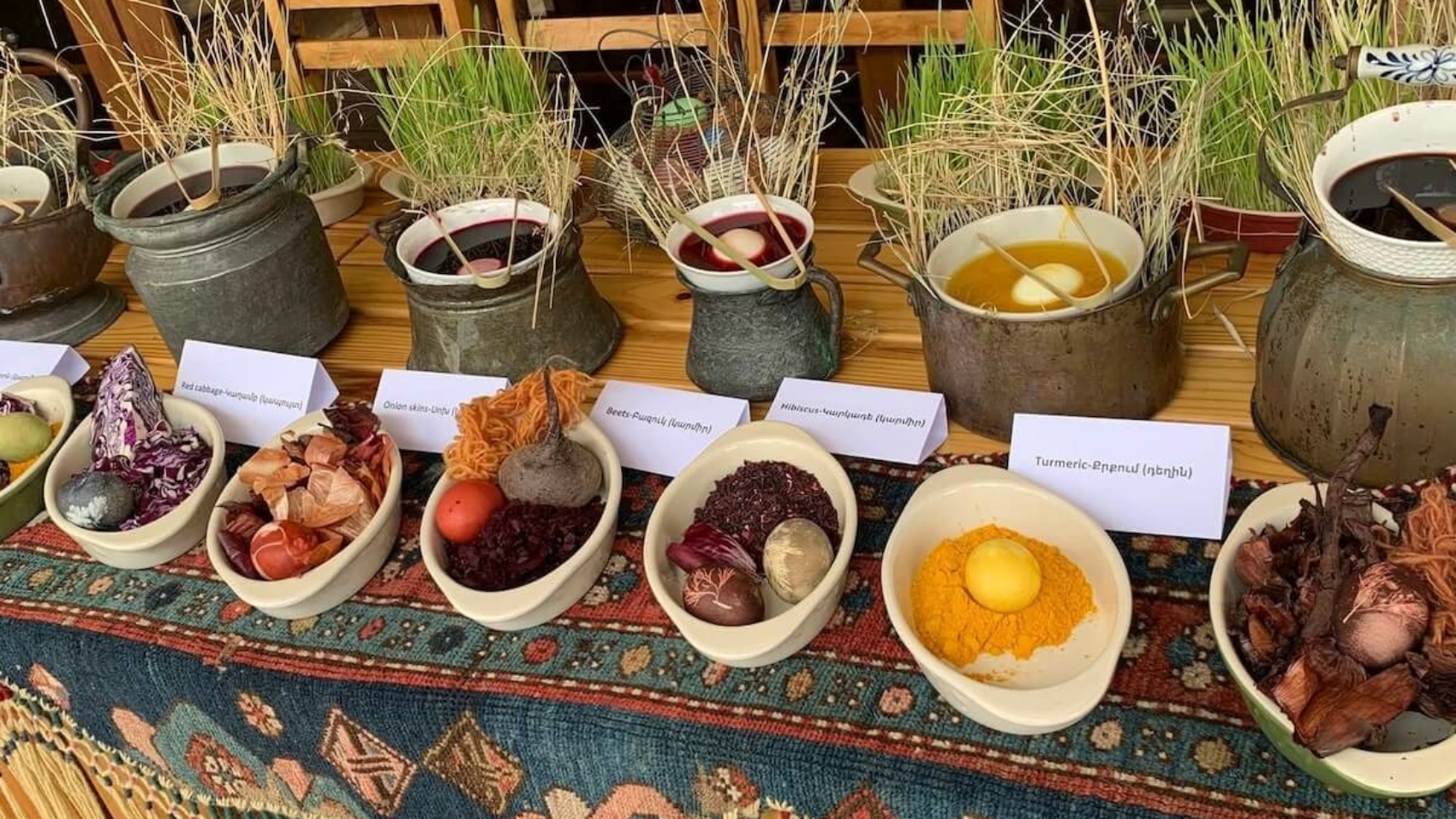 Բնական ներկանյութերով ձվի և թելերի ներկման դասընթաց