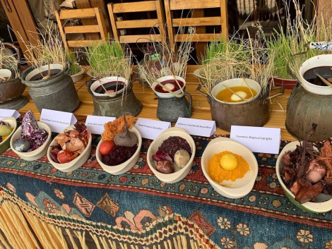 Բնական ներկանյութերով ձվի և թելերի ներկման դասընթաց